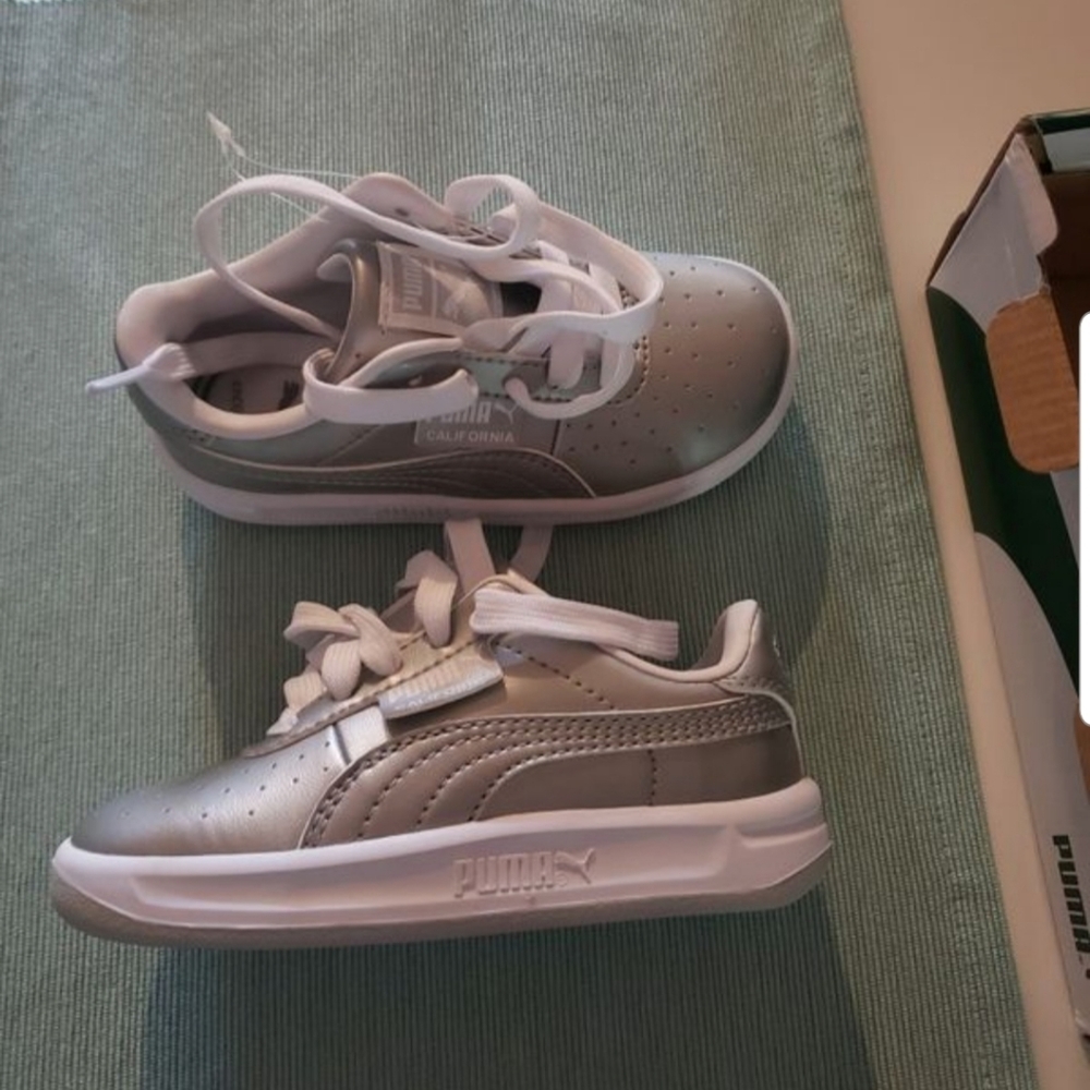 Toddler girls silver Puma shoes